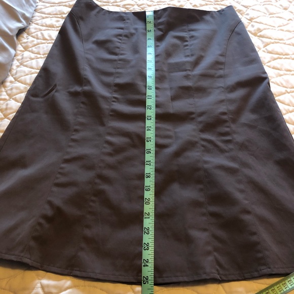 Vintage two piece brown skirt suit that can transition from corporate to dressy. - Picture 13 of 16